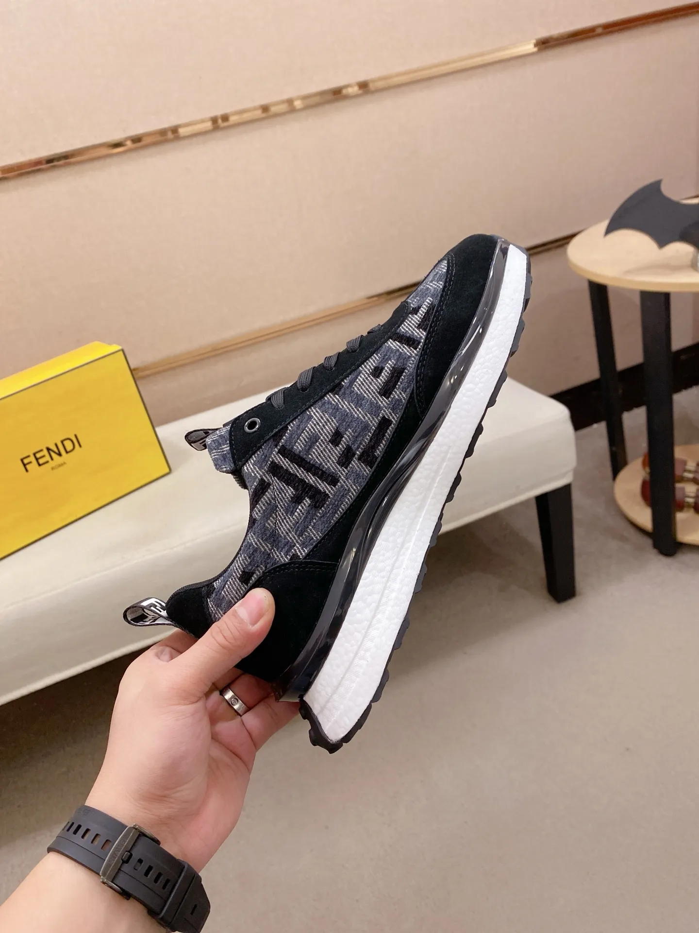 Factory price 442💰 (fendi) New high-top 👊🏻 upper 🇮🇹 imported cowhide fabric 🇩🇪 imported breathable mesh lining. The original outsole is molded to highlight the identity of every man, and the upper foot is elegant and stable🚶🏻🚶🏻The high-end custom counters reproduce the original version📯No matter the wind or rain, the shoe last remains unchanged and can withstand the verification of time🔍️,🔵 Size: 38-44